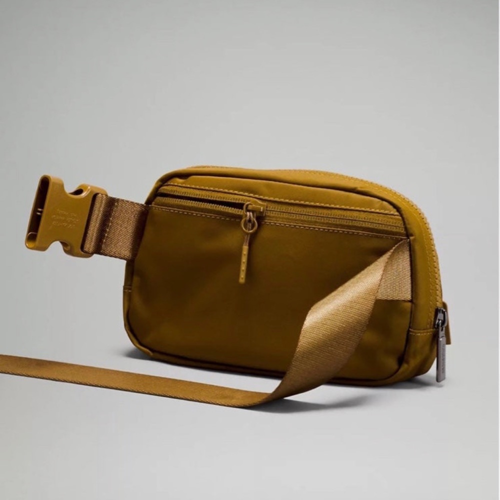 NWT Lululemon Everywhere Belt Bag - Picture 3 of 7